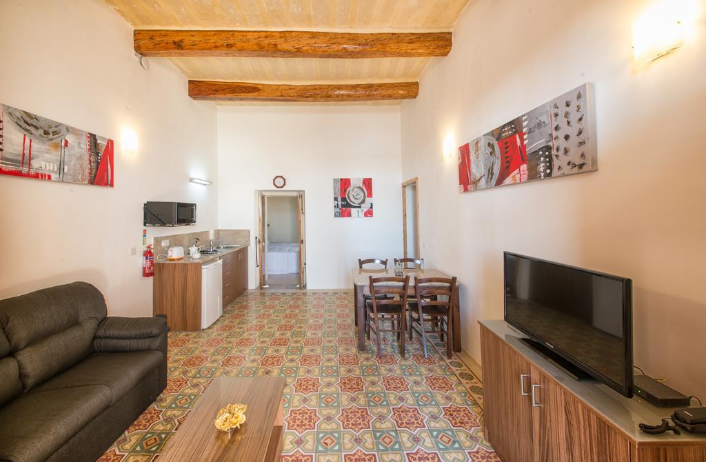 Quayside Apartments Marsaxlokk Bilik gambar